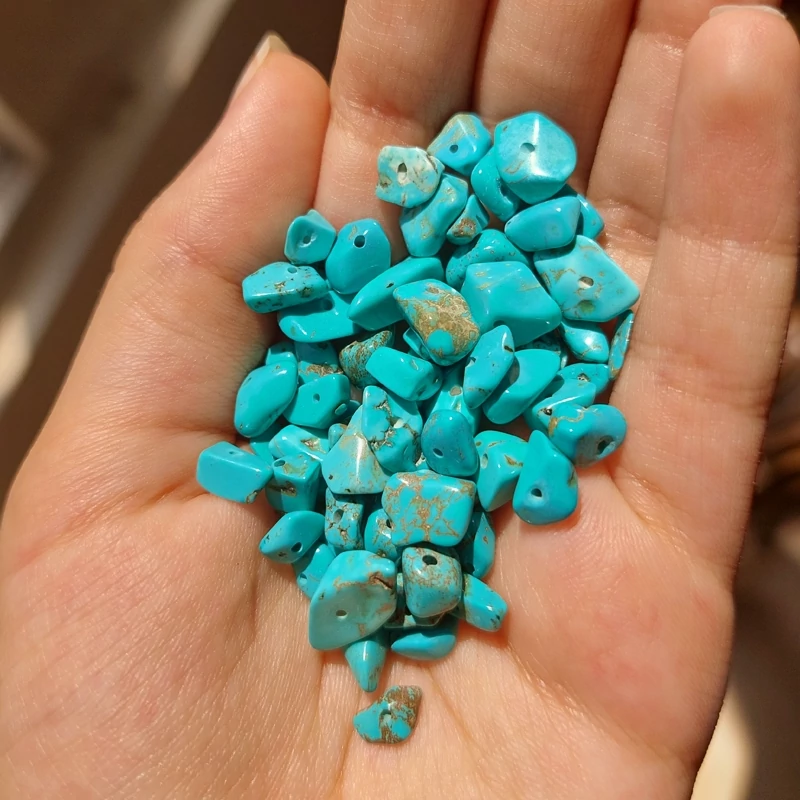 مهره سنگ فیروزه مصری چیپسی دفرمه تراش نخورده سوراخ دار  درجه یک طبیعی