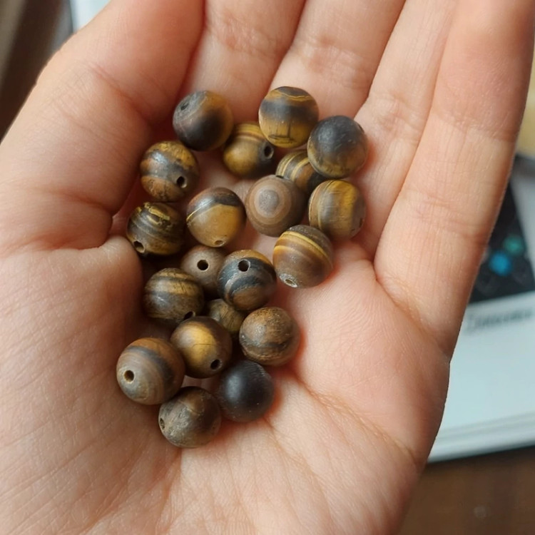 مهره سنگ چشم ببر مات 8 میل سوراخ دار سنگ اصل معدنی