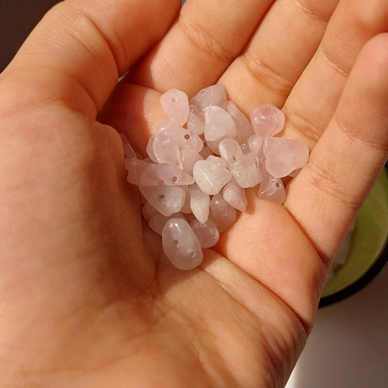 مهره سنگ رزکوارتز چیپسی یا دفرمه یا تراش نخورده درجه یک طبیعی سوراخ دار طبیعی