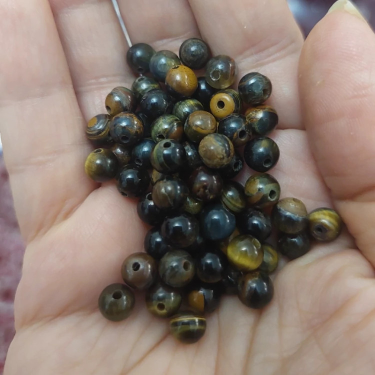مهره سنگ چشم شاهین مات 6 میل اصل معدنی سوراخ دار