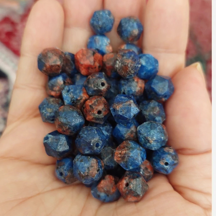 مهره سنگ سرپانتین آبی و قرمز تراش استار 10 میل سوراخ دار اصل معدنی درجه یک گوی سرپنتین