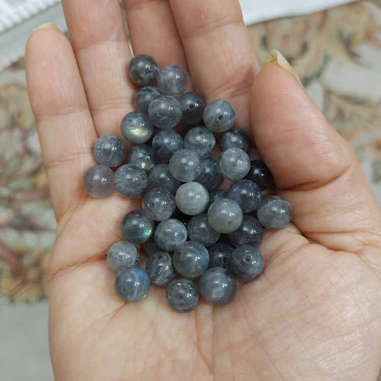 مهره سنگ لابرادوریت اصل سایز 8 درجه یک با تلالوئی بی نظیر طبیعی گوی سوراخ دار