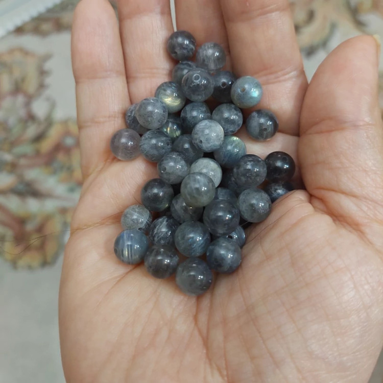 مهره سنگ لابرادوریت اصل سایز 8 درجه یک با تلالوئی بی نظیر طبیعی گوی سوراخ دار