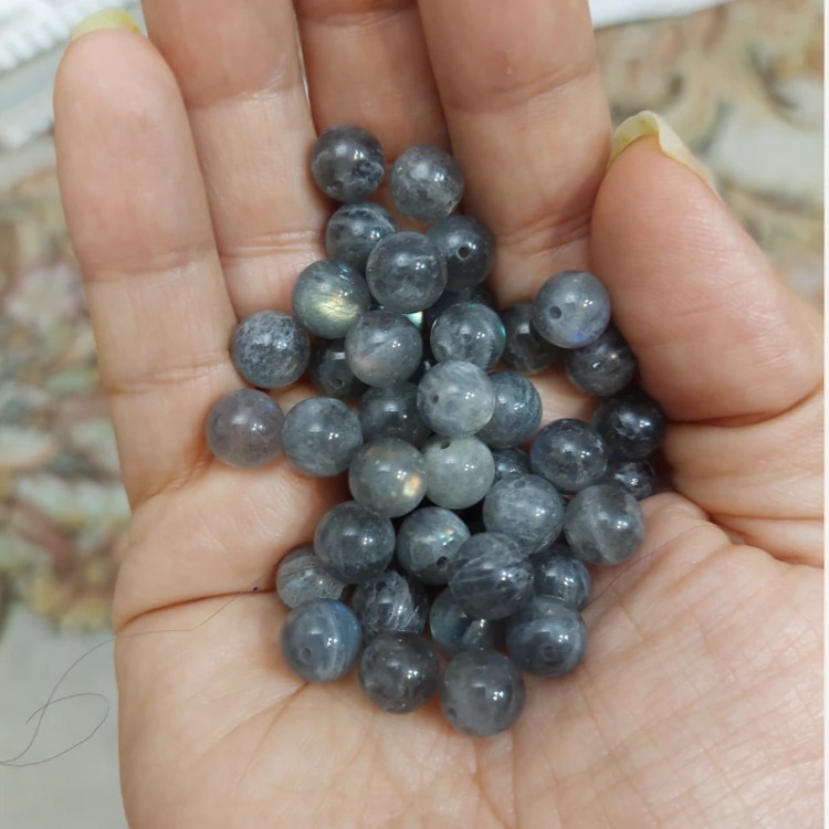 مهره سنگ لابرادوریت اصل سایز 8 درجه یک با تلالوئی بی نظیر طبیعی گوی سوراخ دار