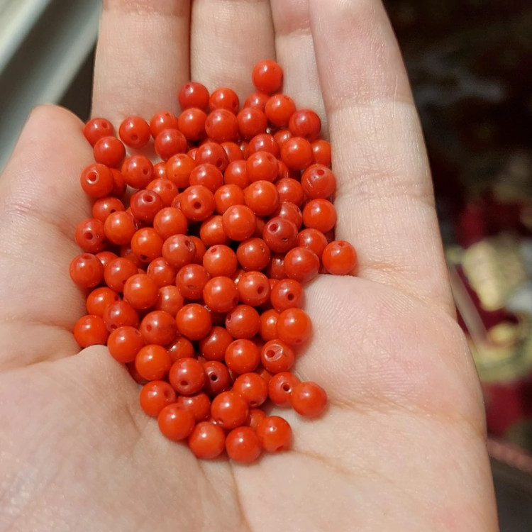مهره سنگ مرجان سایز 4سوراخ دار سنگ اصل طببعی درجه یک معدنی