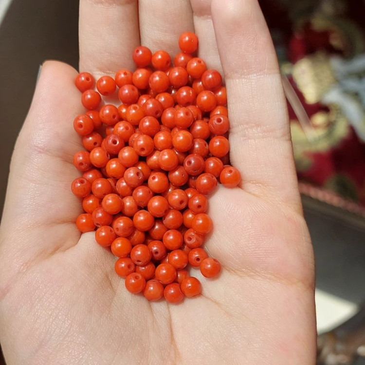 مهره سنگ مرجان سایز 4سوراخ دار سنگ اصل طببعی درجه یک معدنی