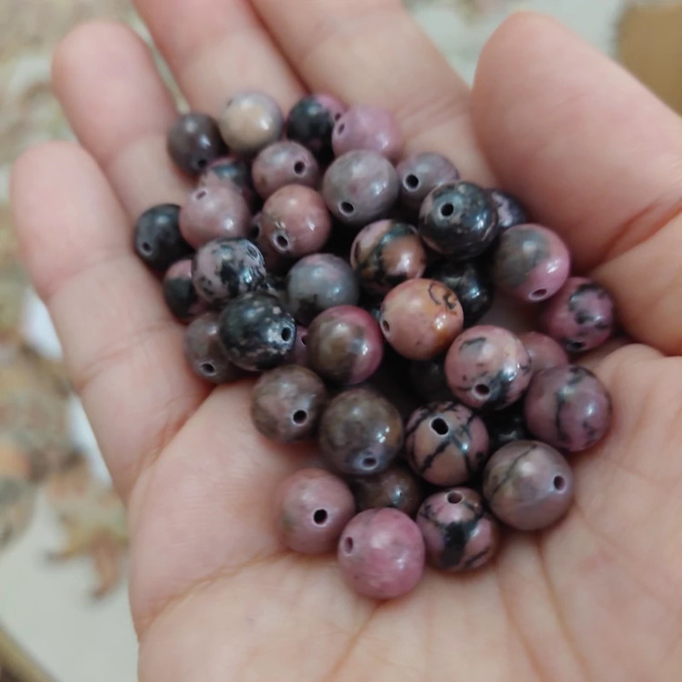 مهره سنگ رودونیت سایز 8 سوراخ دار سنگ طبیعی اصل گوی