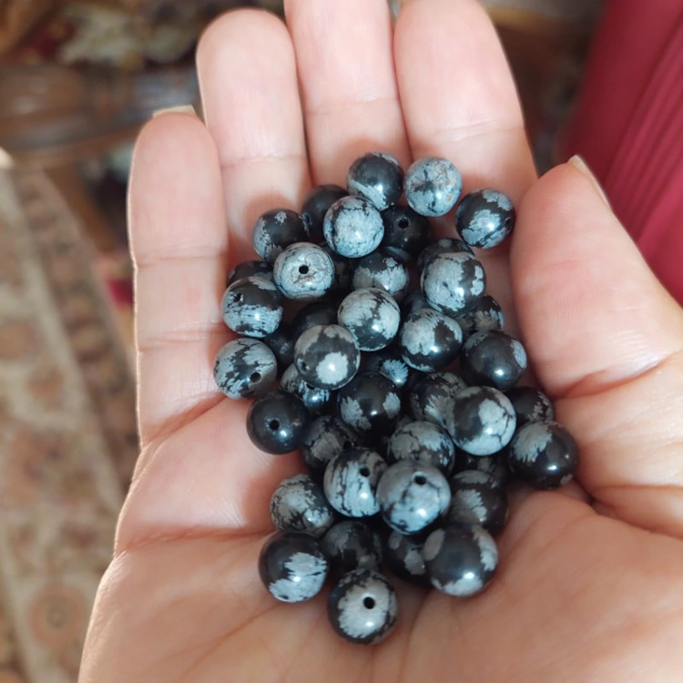 مهره آبسیدین لکه برفی سوراخ دار سایز8 سنگ اصل طبیعی درجه یک