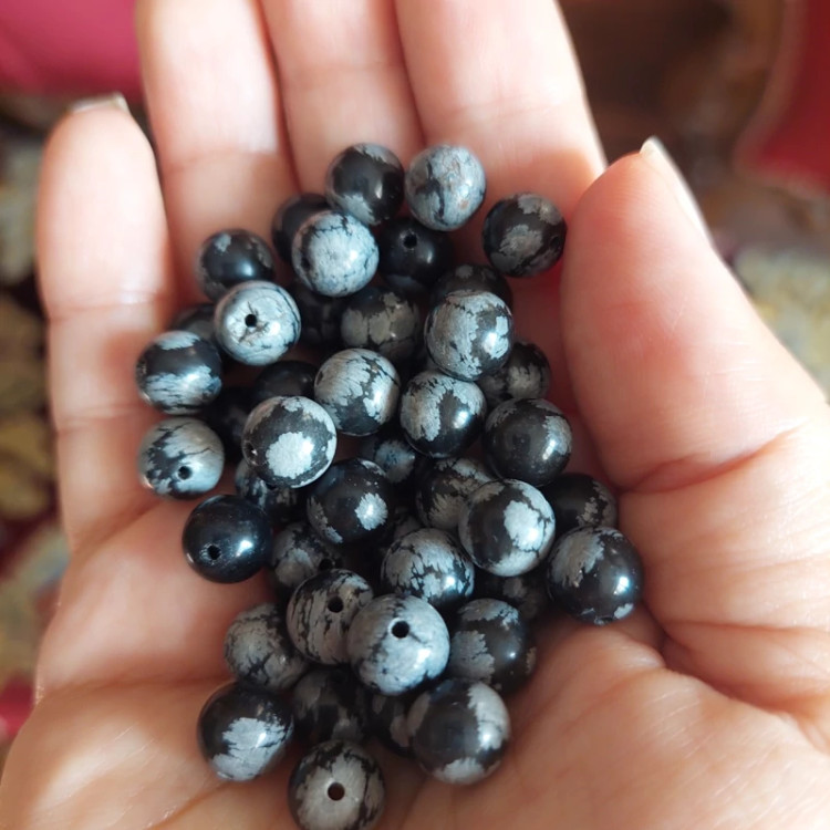 مهره آبسیدین لکه برفی سوراخ دار سایز8 سنگ اصل طبیعی درجه یک