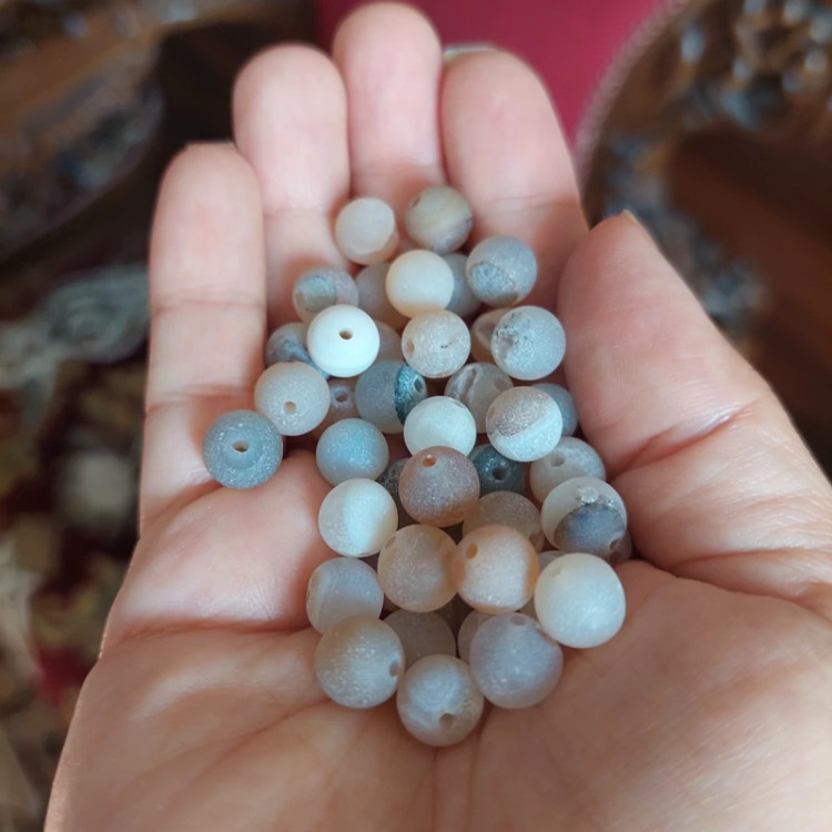 مهره سنگ عقیق مکزیکی شیری مات سوراخ دار سایز 8 گوی سنگ اصل درجه یک طبیعی پولیش نخورده