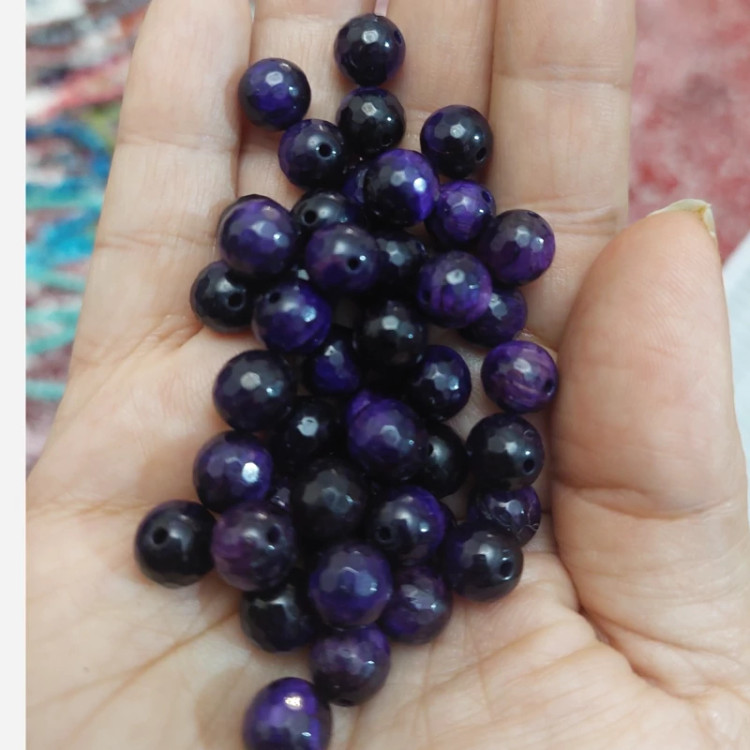 مهره سنگ چشم ببر بنفش سایز 8 تراش جواهری سوراخ دار سنگ اصل با تلالویی بی نظیر