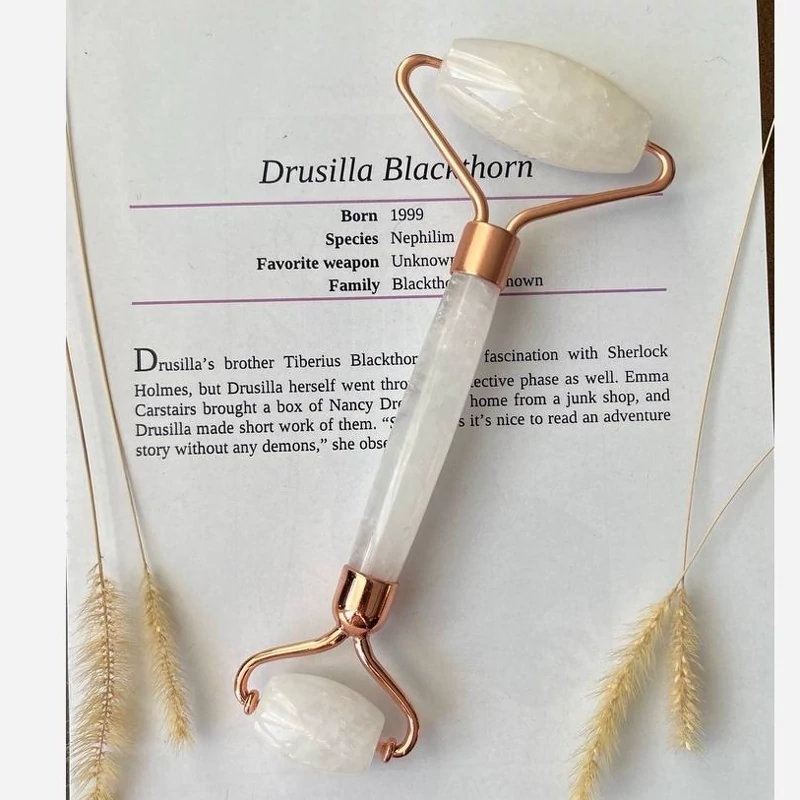 رولر سنگ کریستال کوارتز اصل ماساژور دستی صورت و گردن مخصوص لیفت و ماساژ صورت و گردن در نجف کوارتز شفاف