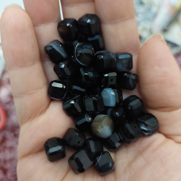 مهره عقیق سلیمانی باکسی مکعبی سایز 10 سنگ اصل طبیعی سوراخ دار سلیمانی مشکی سیاه