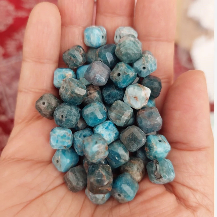 مهره سنگ آپاتیت باکسی مربعی سنگ اصل طبیعی
