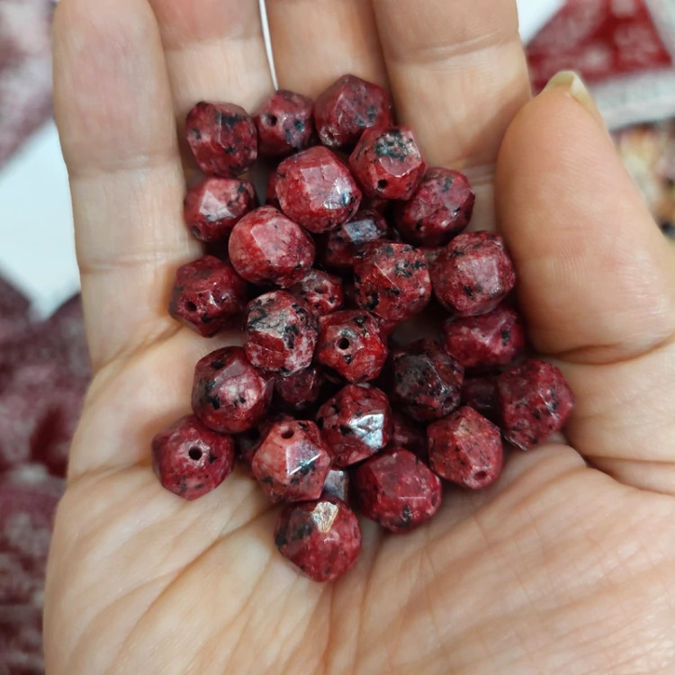مهره سنگ سرپانتین قرمز دانه اناری تراش استار سایز 10 سنگ اصل طبیعی سرپنتین سوراخ دار