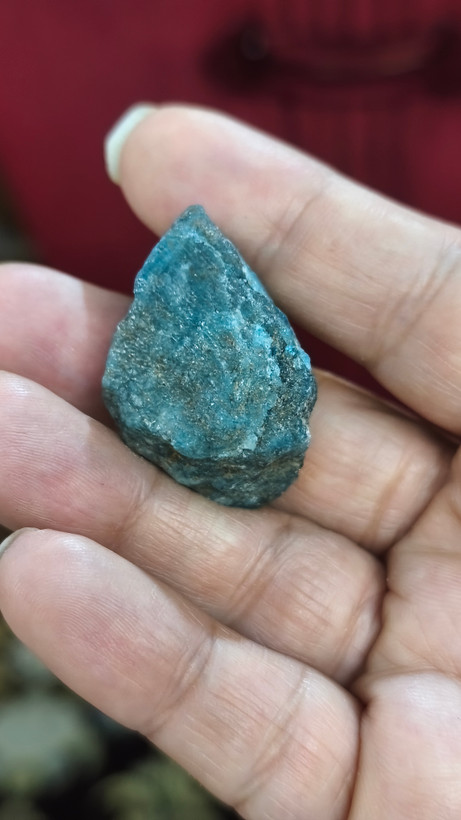 سنگ آپاتیت تراش نخورده 17گرم اصل طبیعی معدنی کلکسیونی