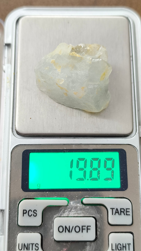 سنگ آکوامارین تراش نخورده ۲۰گرم سنگ اصل طبیعی معدنی کلکسیونی