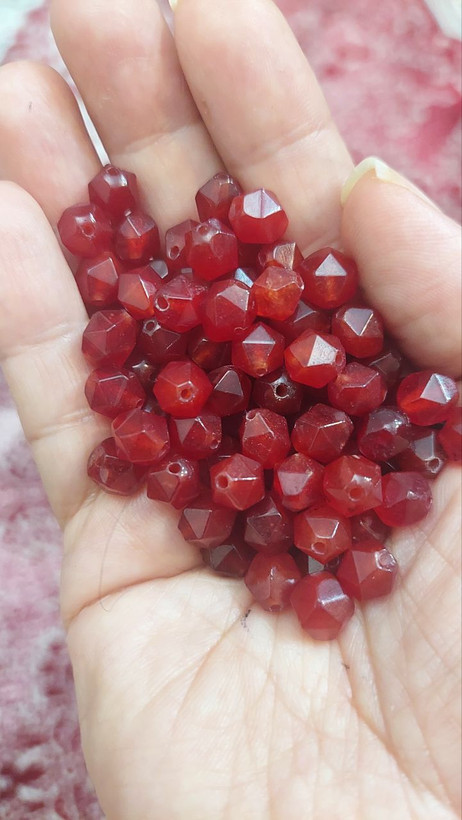 مهره سنگ جید قرمز سایز ۸ نراش استار سوراخ دار اصل طبیعی