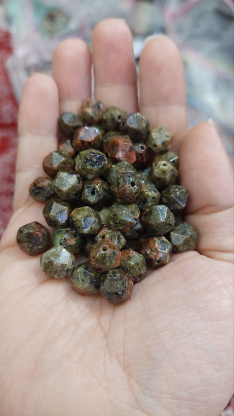 مهره سنگ سرپانتین سبز مغز پسته ای طرح اوناکیت سایز ۱۰تراش استار سوراخ دار
