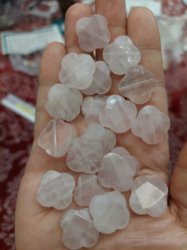 مهره سنگ رزکوارتز تراش ون کلیف سوراخ دار اصل طبیعی
