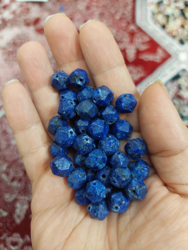 مهره سنگ سرپانتین سورمه ای تراش استار۱۰میل اصل معدنی سوراخ دار