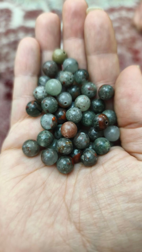 مهره سنگ خون آفریقایی ۸میل اصل معدنی سوراخ دار