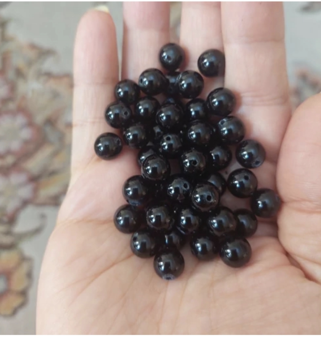 مهره سنگ تورمالین سیاه ۸میل اصل معدنی سوراخ دار