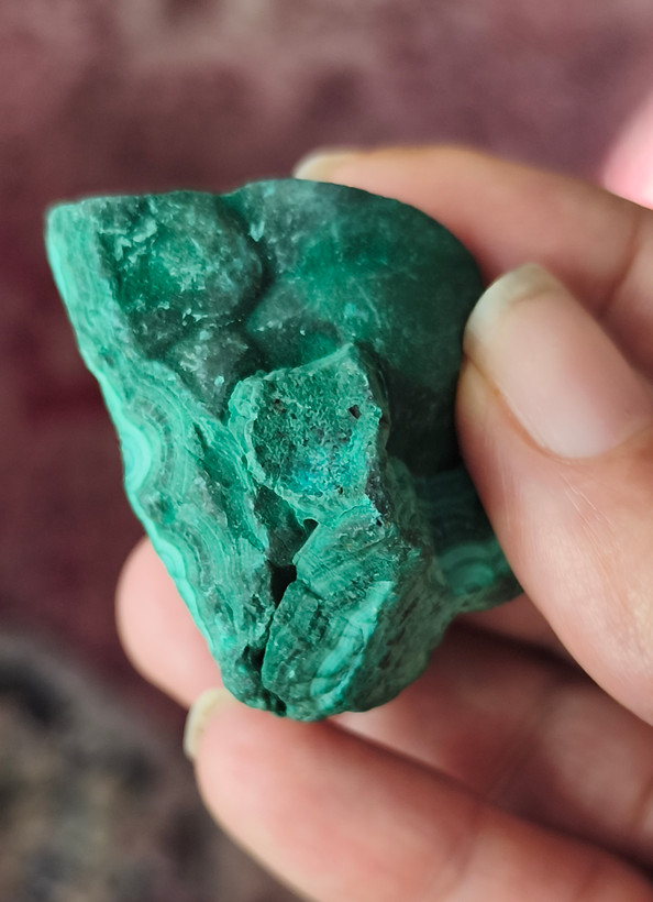 سنگ مالاکیت ۴۷.۶۴راف تراش نخورده اصل معدنی کلکسیونی