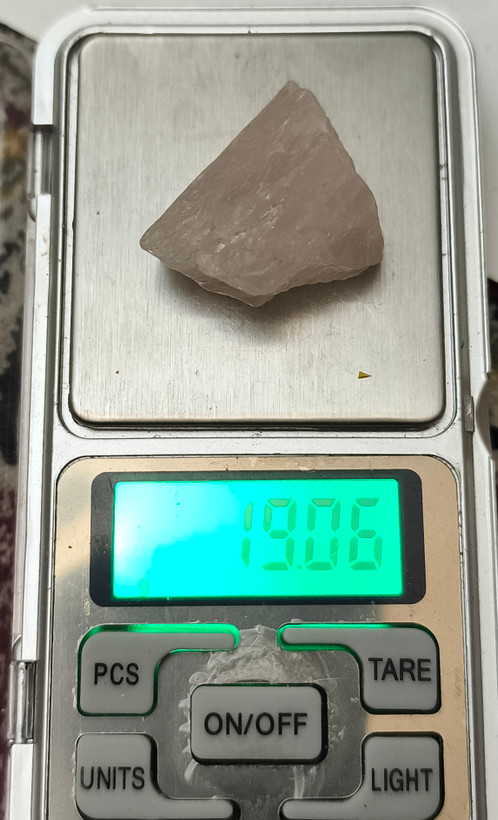 راف سنگ رزکوارتز ۱۹.۰۶ اصل معدنی کلکسیونی ترلش نخورده