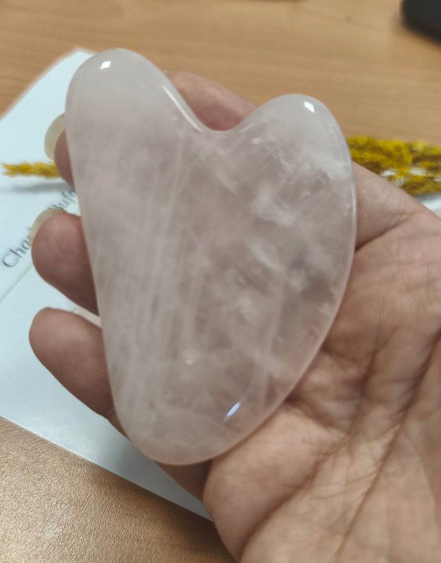گواشا سنگ رزکوارتز اصل طبیعی ماساژور صورت و گردن