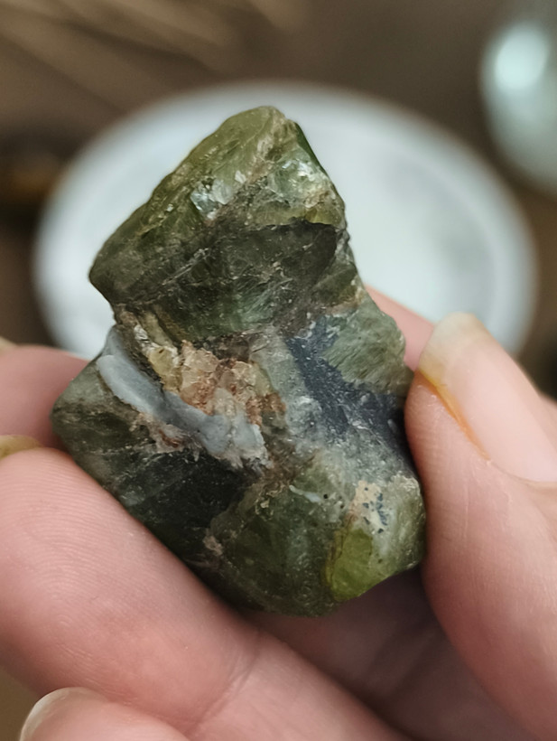 سنگ زبرجد افغان تراش نخورده ۲۵.۷۶گرم اصل طبیعی راف