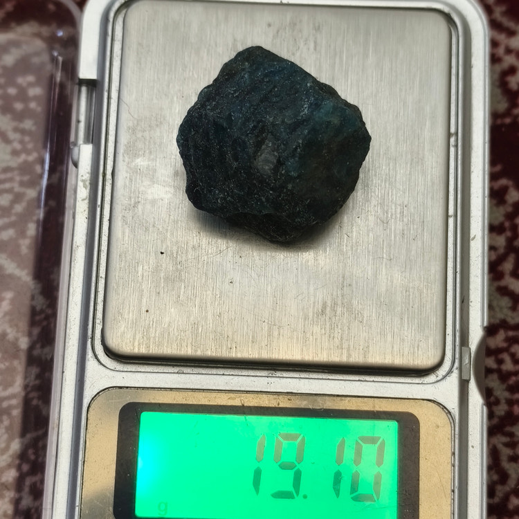 سنگ آپاتیت تراش نخورده ۱۹.۱ گرم راف اصل طبیعی کلکسیونی