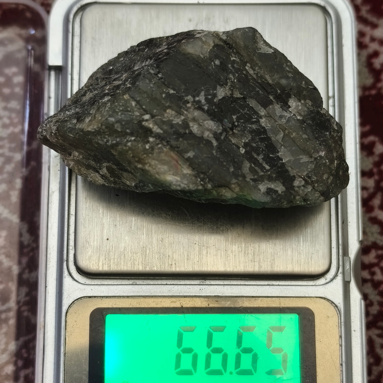سنگ لابرادوریت تراش نخورده ۶۶.۶۵ گرم اصل طبیعی راف
