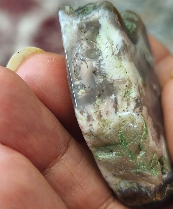 سنگ عقیق خزه ای تراش خورده ۲۷.۶۲ گرم اصل معدنی طبیعی