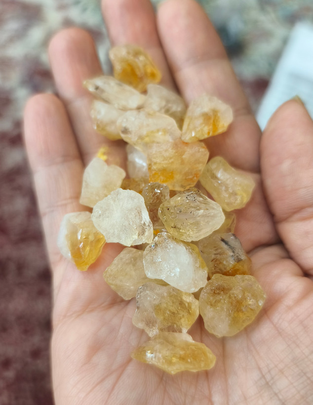 سیترین برزیلی راف تراش نخورده سوراخ دار اصل معدنی