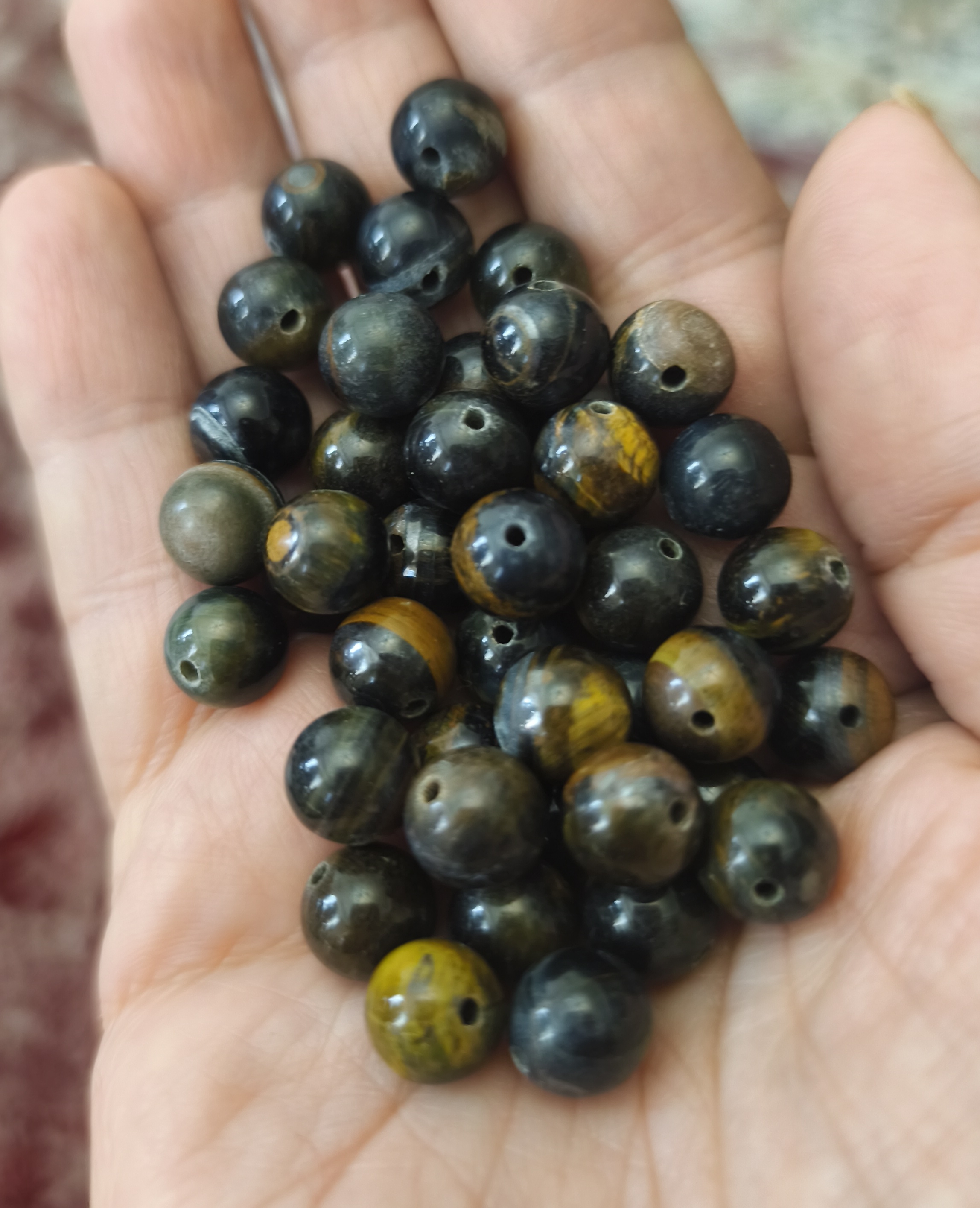 مهره سنگ چشم عقاب ۸میل اصل معدنی سوراخ دار