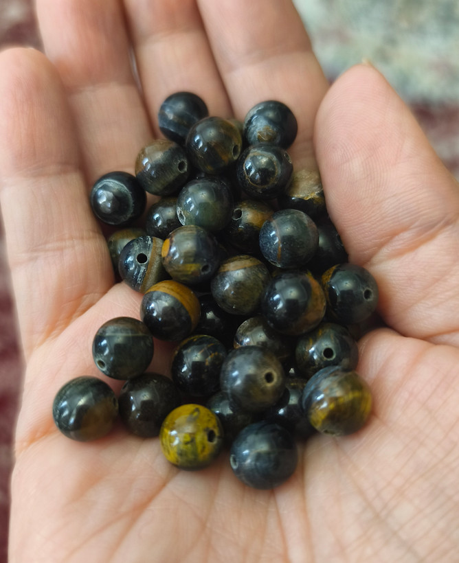 مهره سنگ چشم عقاب ۸میل اصل معدنی سوراخ دار