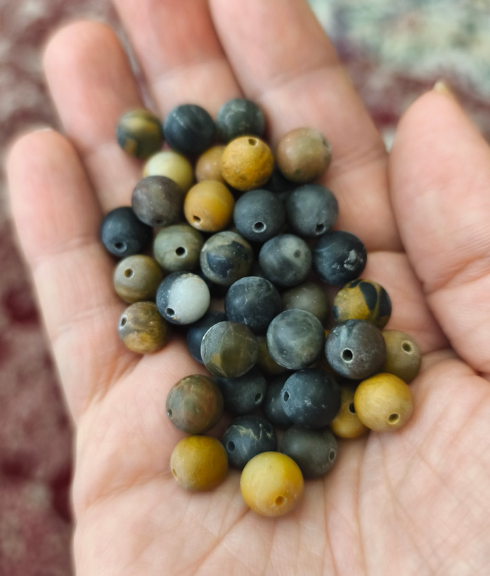 مهره جاسپر مالیکانو ۸میل اصل معدنی یوراخ دار