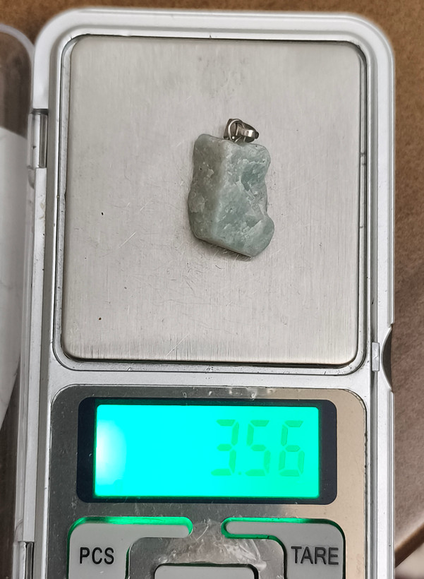گردنبند سنگ آمازونیت تراش نخورده سنگ اصل درجه یک راف دفرمه به همراه زنجیر استیل