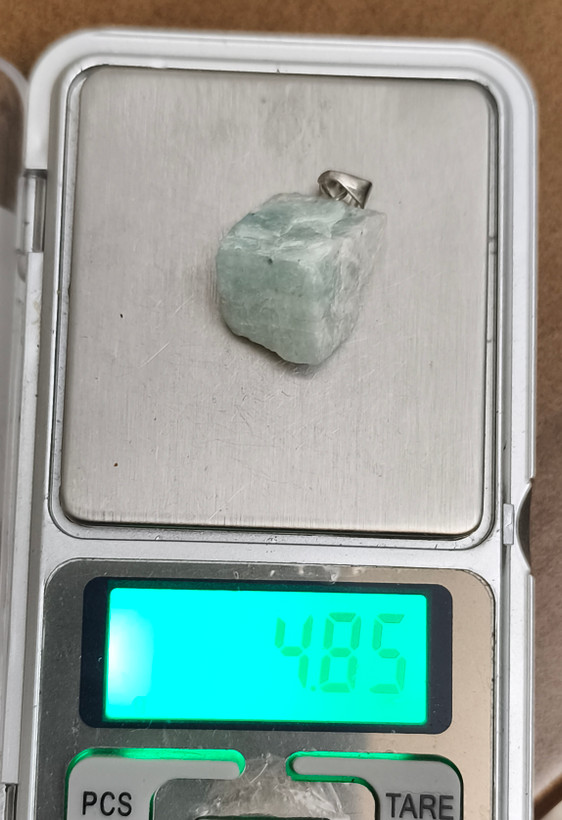 گردنبند سنگ آمازونیت تراش نخورده سنگ اصل درجه یک راف دفرمه به همراه زنجیر استیل