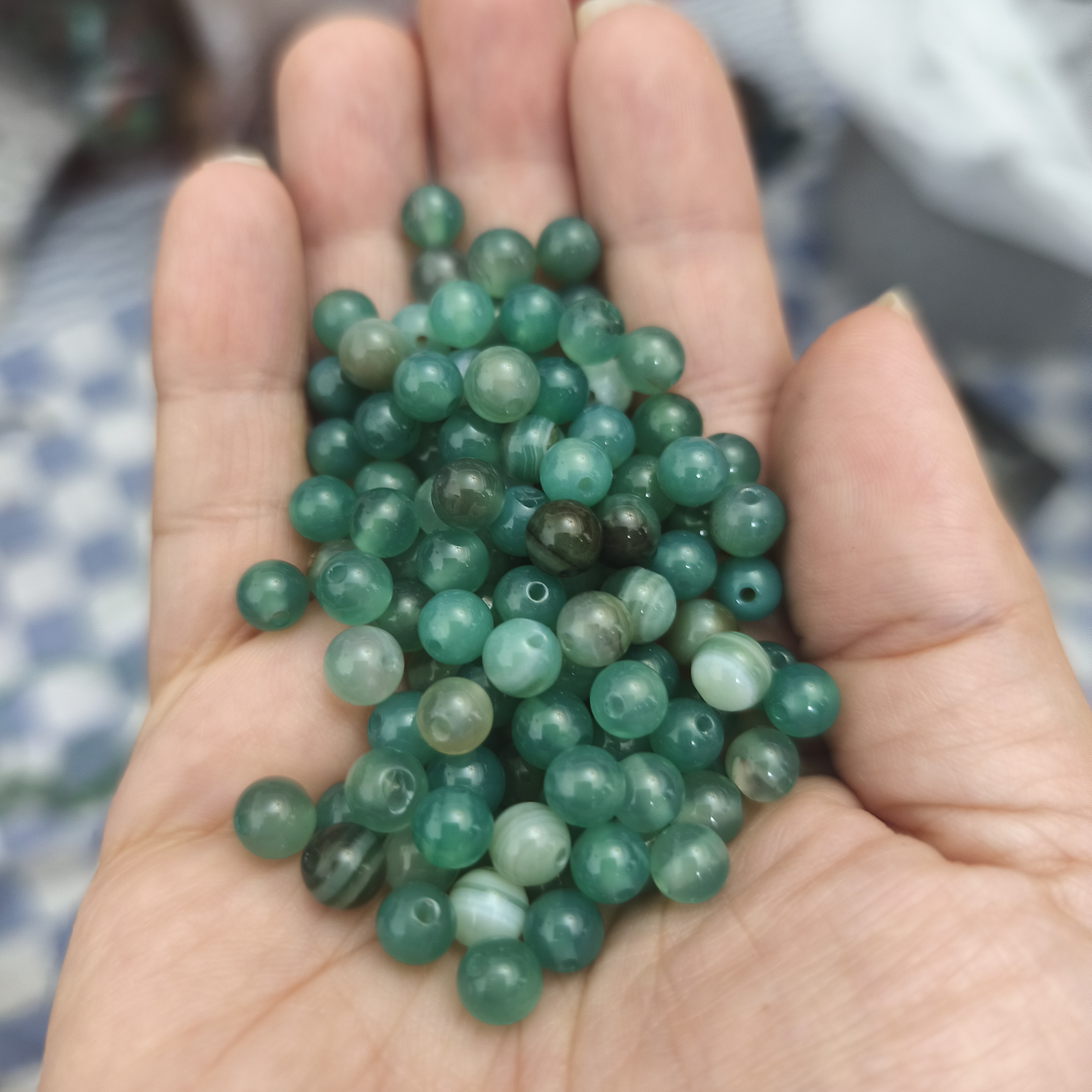 مهره سنگ عقیق سبز ماداگاسکار سایز 6 سنگ اصل درجه یک طرف سوراخ دار گوی