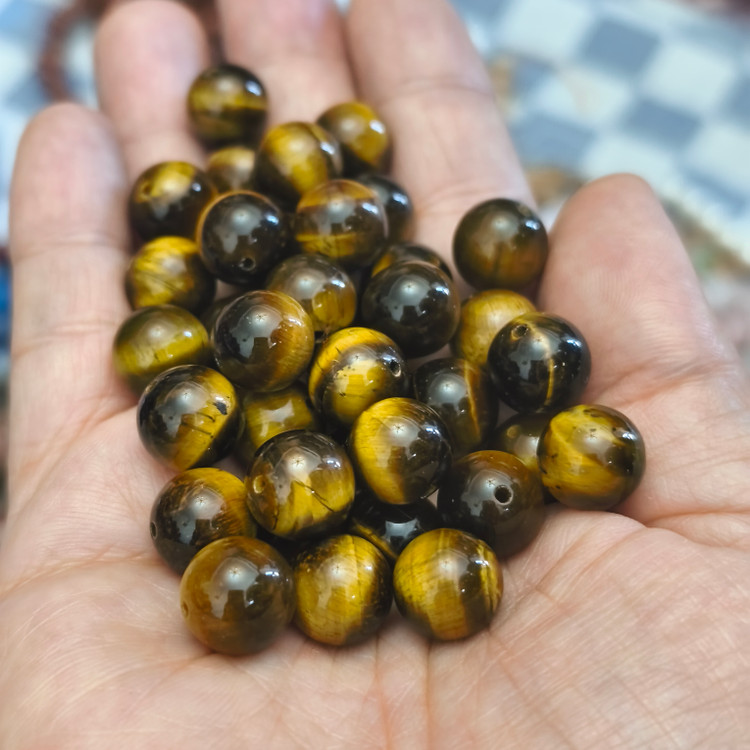 مهره سنگ چشم ببر 10 میل سوراخ دار با تلالویی بی نظیردرجه یک سنگ اصل معدنی گوی
