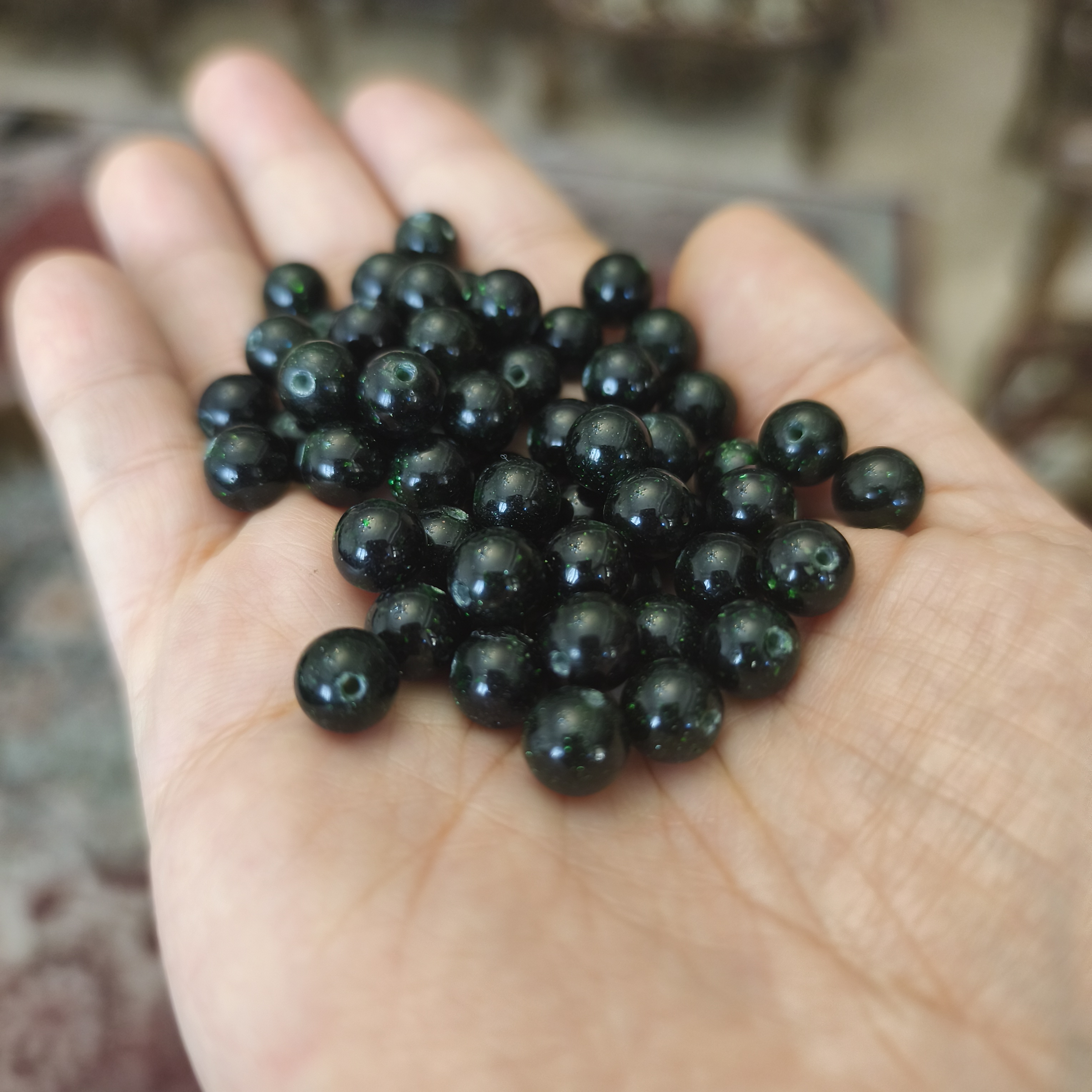 مهره دلربای سبز بین ۷و ۸میل سوراخ دار