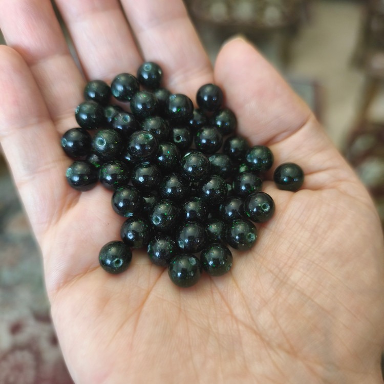 مهره دلربای سبز بین ۷و ۸میل سوراخ دار