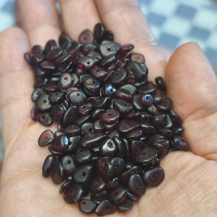 مهره سنگ گارنت چیپسی اصل معدنی درجه یک
