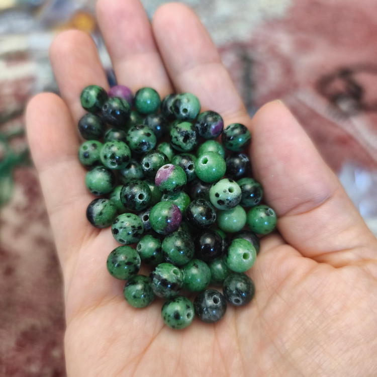 مهره سنگ روبی زئوسیت ۸میل اصل معدنی سوراخ دار