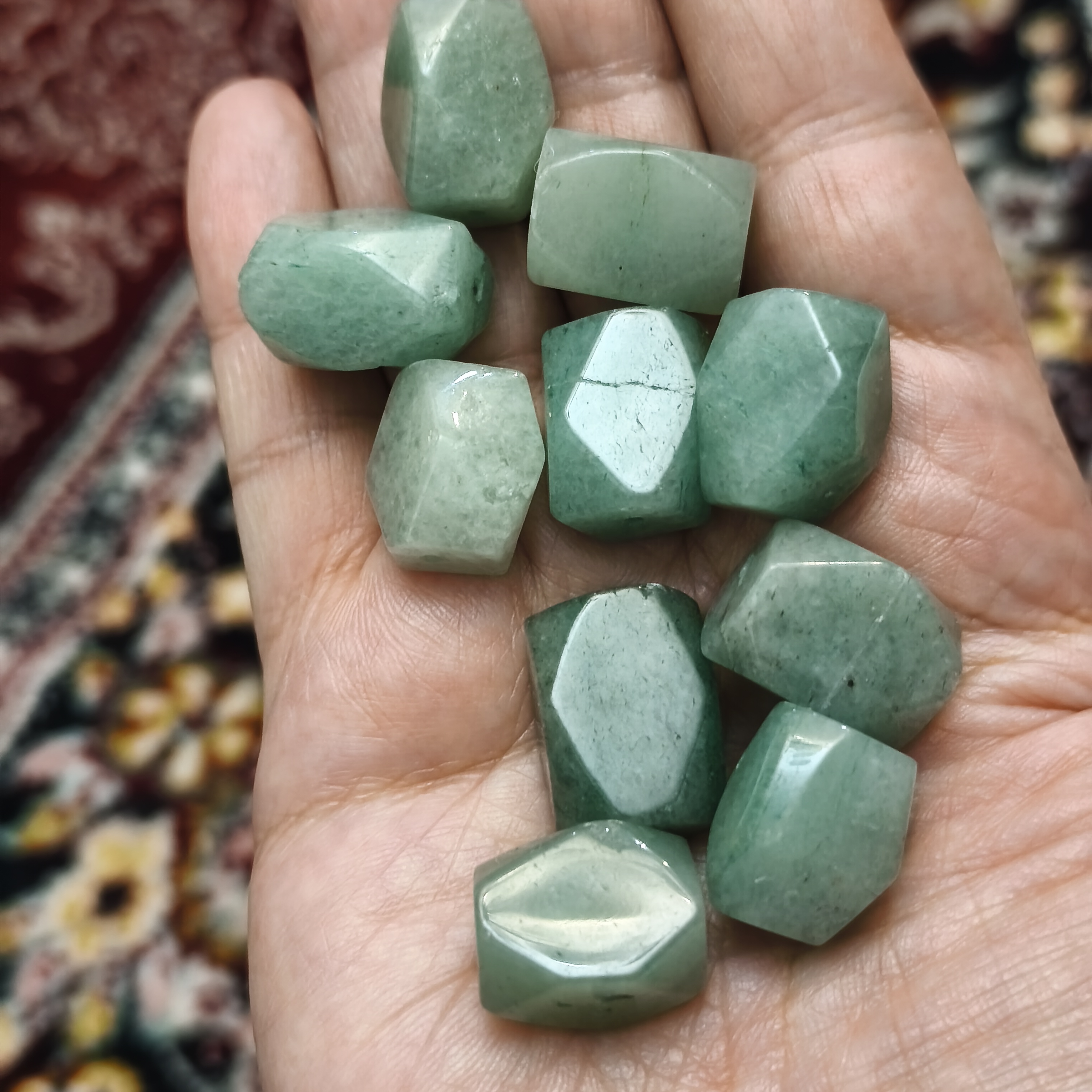 مهره آونتورین سبز تراش چهاروجهی سوراخ دار اصل معدنی