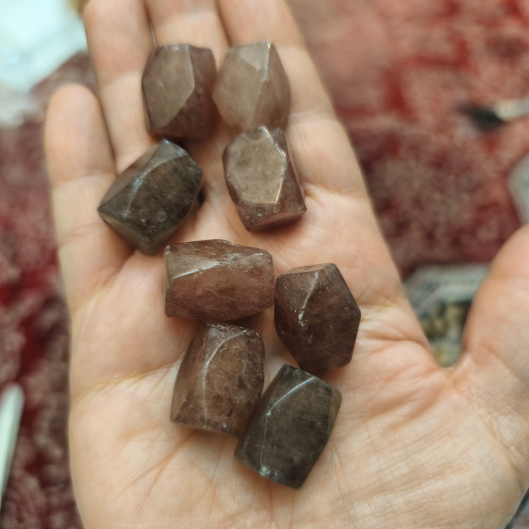 مهره چری کوارتز تراش چهاروجهی اصل معدنی سوراخ داراسترابری کوارتز توت فرنگی