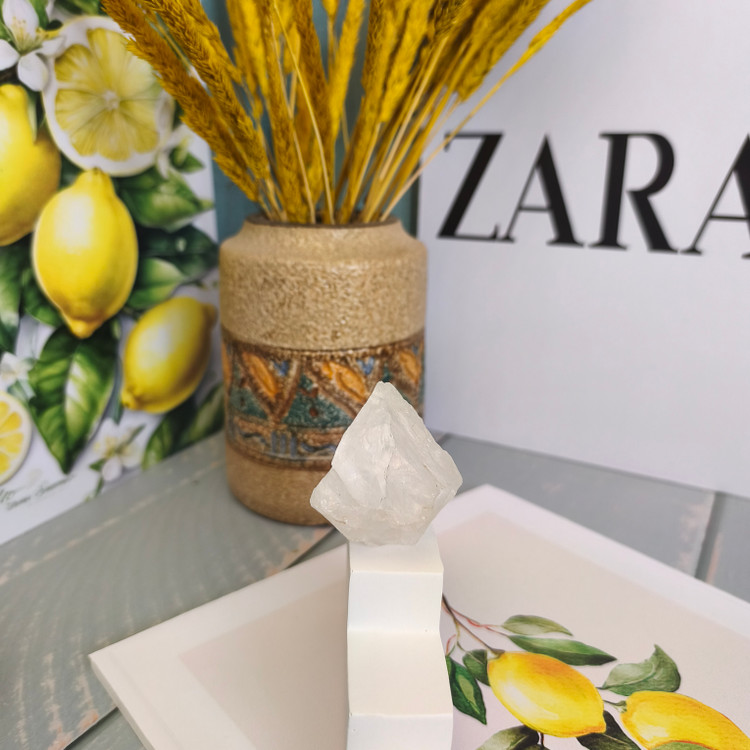 سنگ کریستال کوارتز شفاف تراش نخورده 67.25گرم اصل معدنی کلکسیونی
