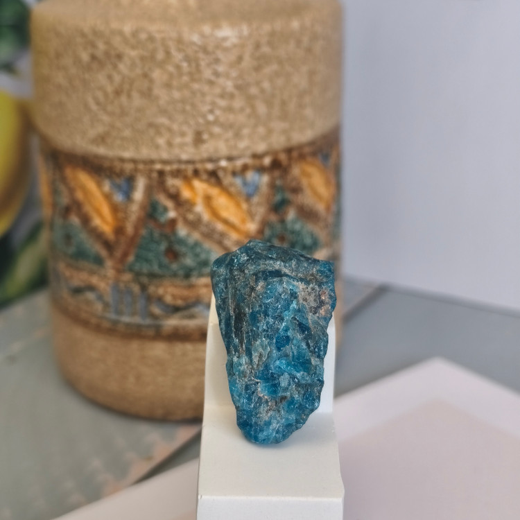 سنگ آپاتیت آبی تراش نخورده ۲۲.۵۶گرم اصل طبیعی راف کلکسیونی